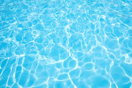 Zuverlässige Pool Wasseranalyse mithilfe von Pooltestern im Vergleich
